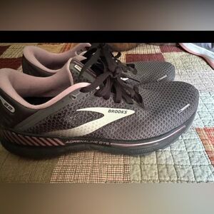 Brooks Adrenaline GTS 22 women’s 12 wide